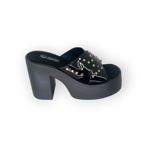 Zueco Outlet Tira Cruz Tachas Charol Negro